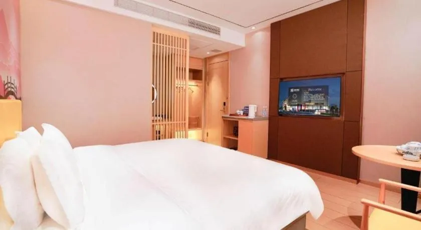 Bed in Quanzhou Binhai Hotel