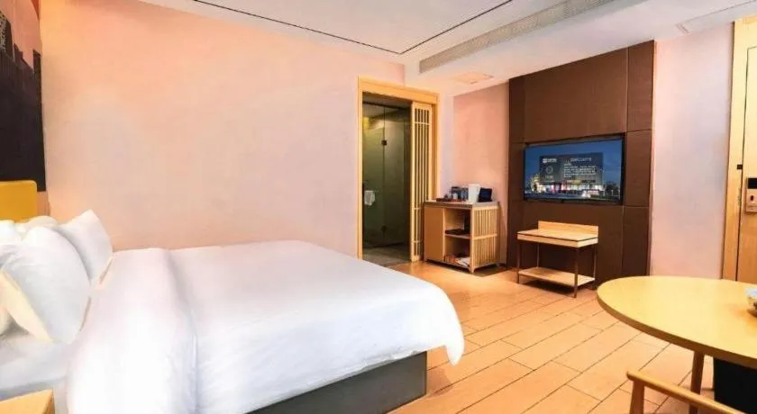 Bed in Quanzhou Binhai Hotel