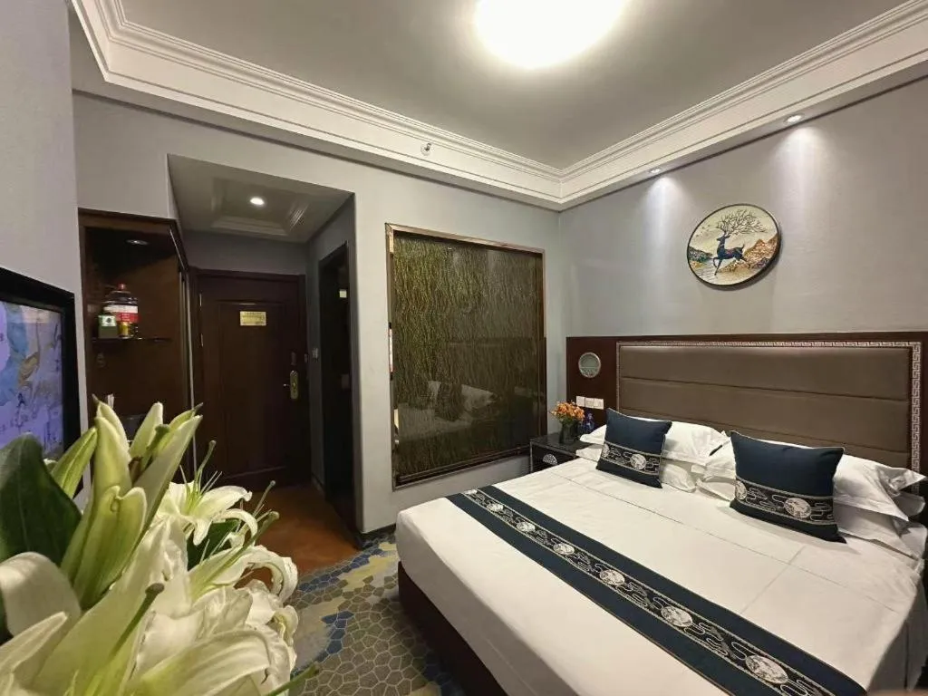 Bed in Dunhuang Dunhe Hotel