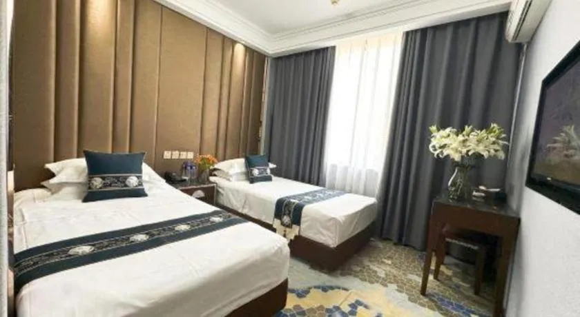 Bed in Dunhuang Dunhe Hotel