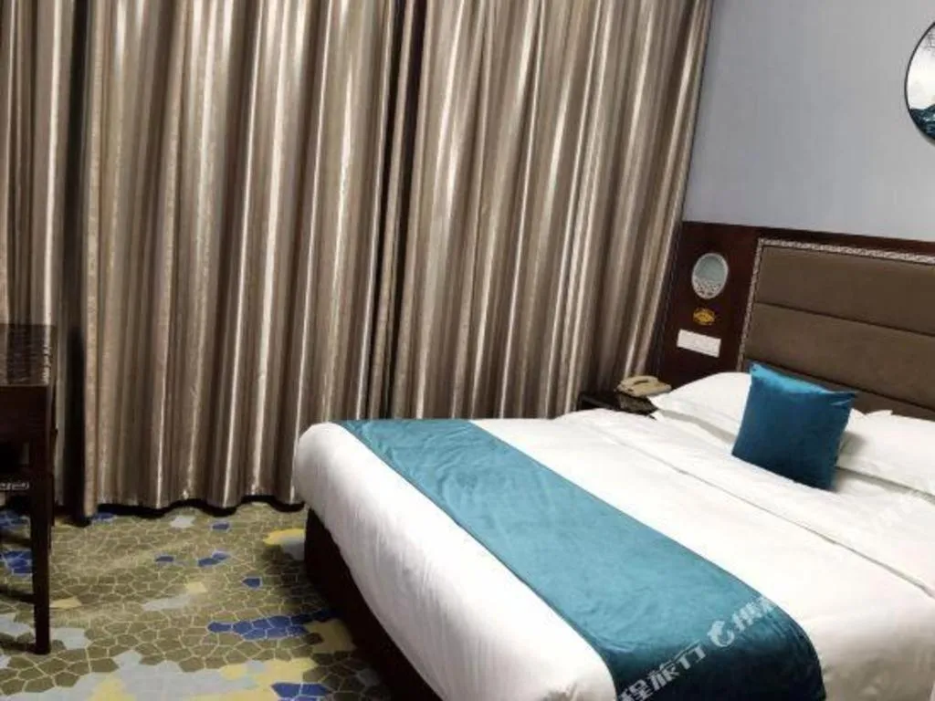 Bed in Dunhuang Dunhe Hotel