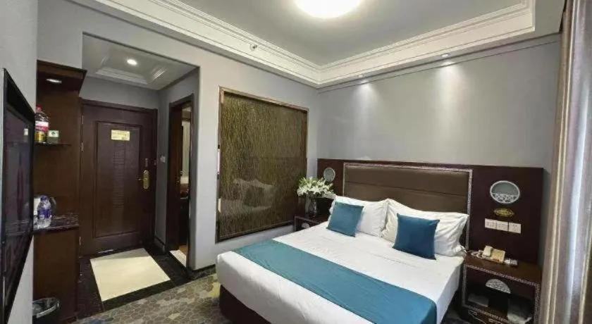 Bed in Dunhuang Dunhe Hotel