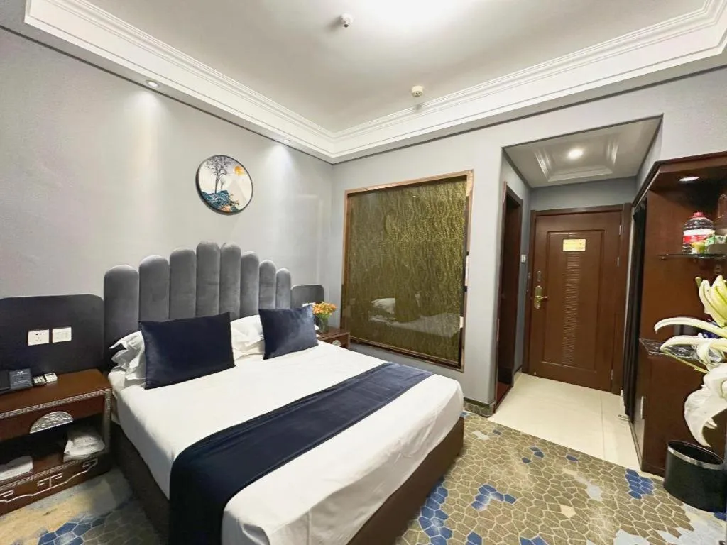 Bed in Dunhuang Dunhe Hotel