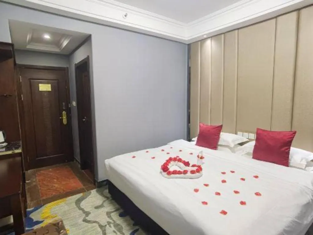 Bed in Dunhuang Dunhe Hotel