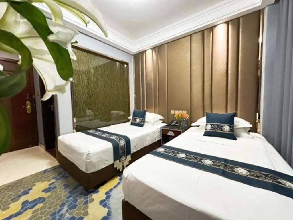 Bed in Dunhuang Dunhe Hotel