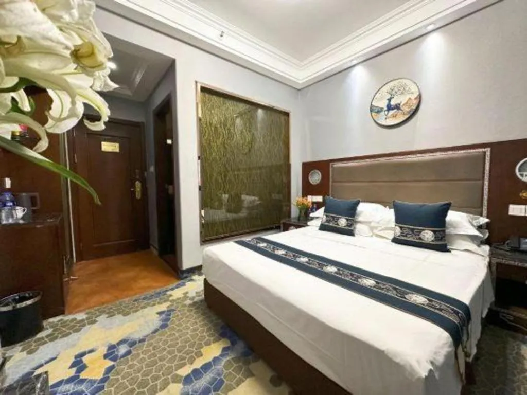Bed in Dunhuang Dunhe Hotel
