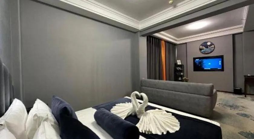 Bed in Dunhuang Dunhe Hotel