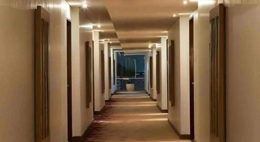 Hotel Santika Premiere Kota Harapan Indah