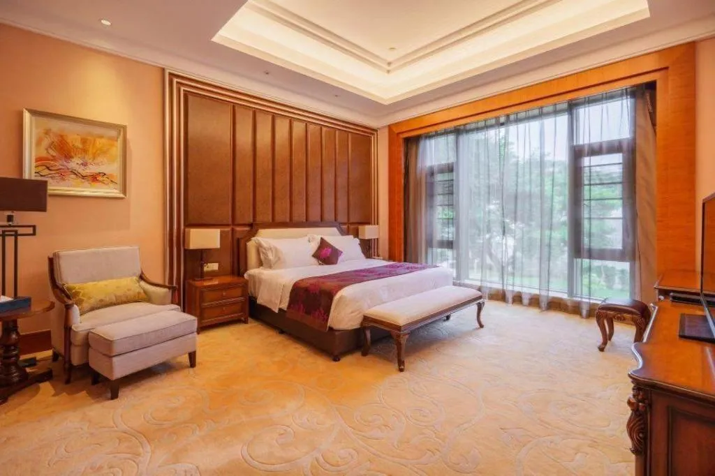 Bed in Dongguan Yingbin Hotel