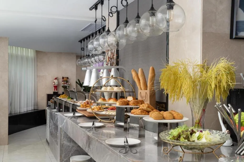 Nanning Champs Elysees Hotel