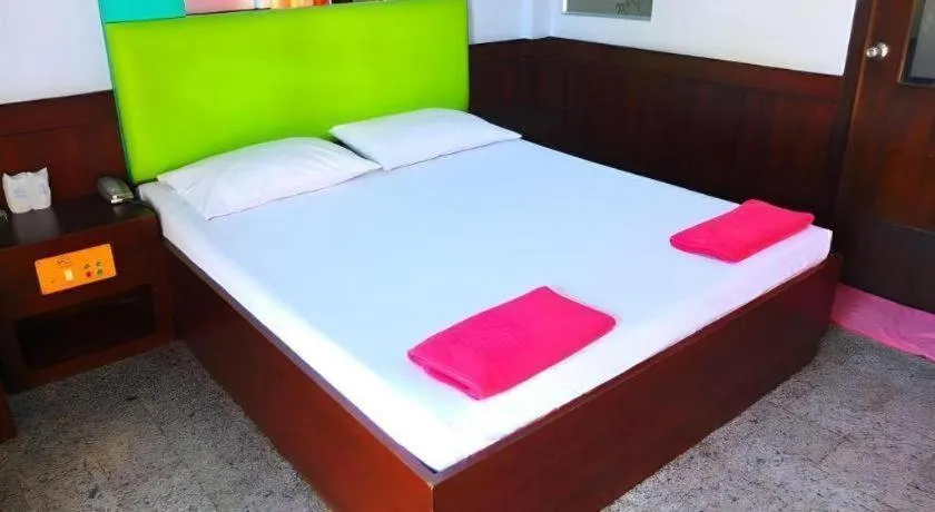 Bed in Picnic Sriracha Hotel