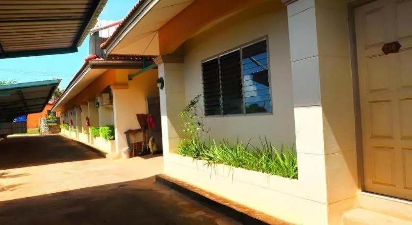 Picnic Sriracha Hotel