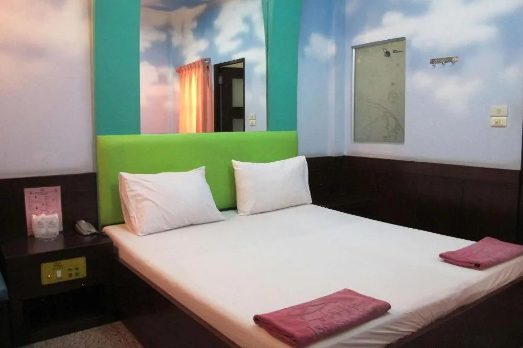 Bed in Picnic Sriracha Hotel