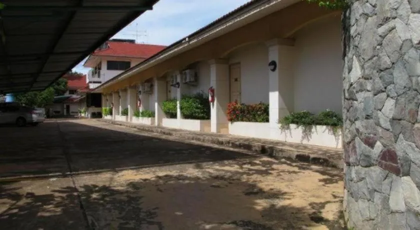 Picnic Sriracha Hotel