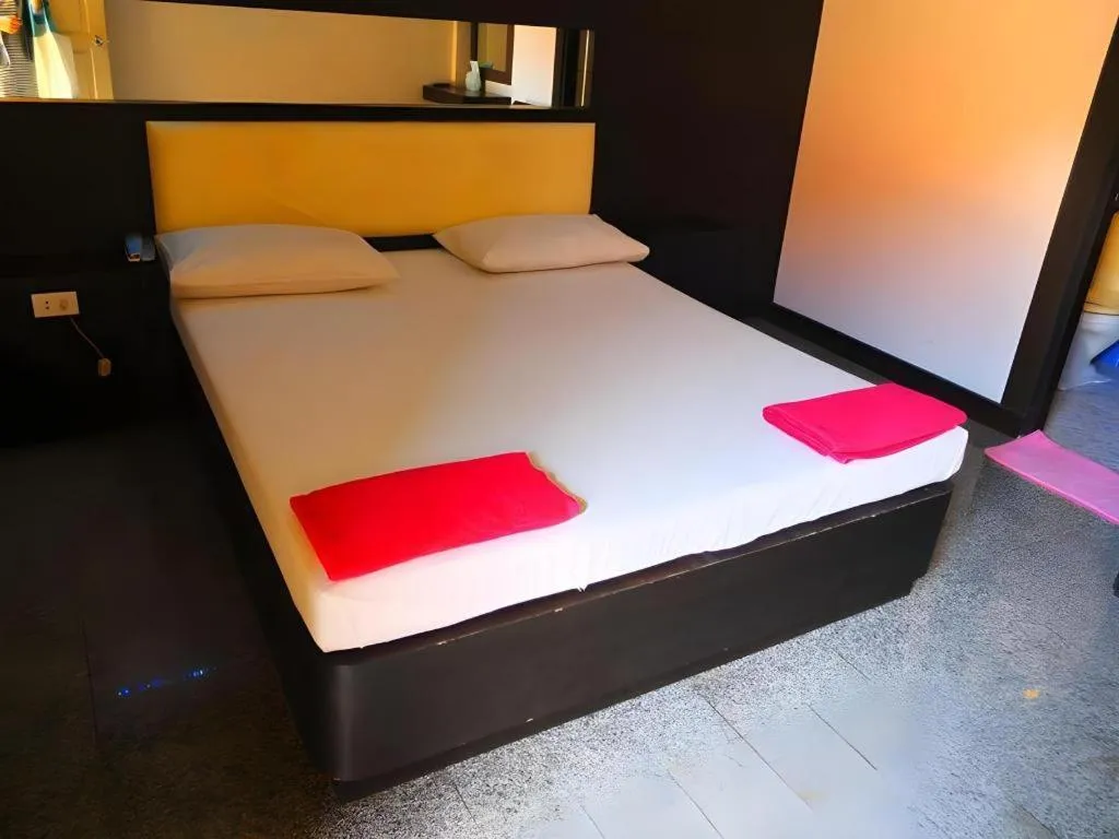 Bed in Picnic Sriracha Hotel