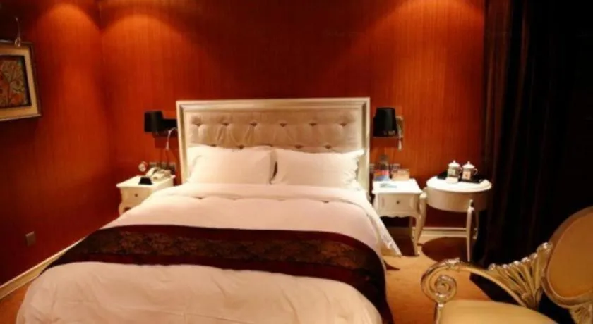 Bed in Metropark Hotel