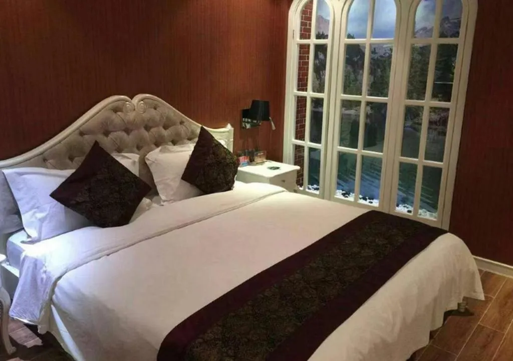 Bed in Metropark Hotel