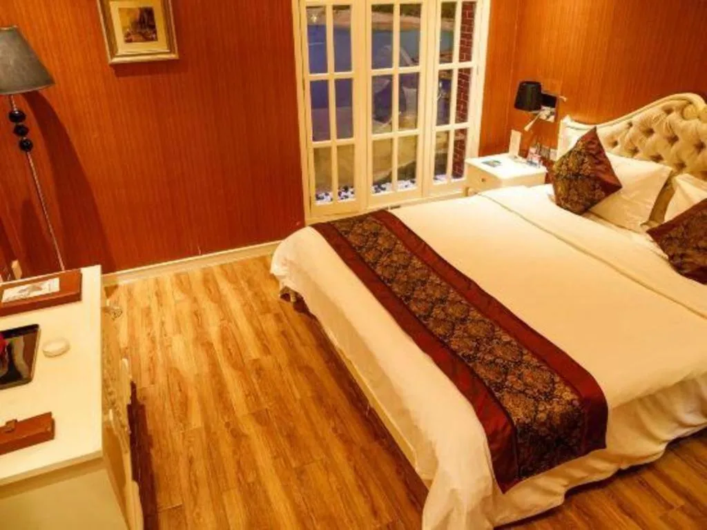 Bed in Metropark Hotel