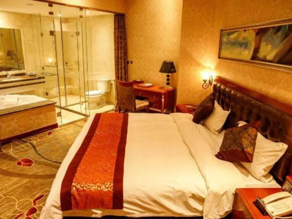 Bed in Metropark Hotel