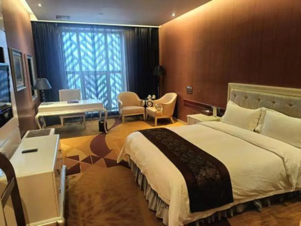 Bed in Metropark Hotel