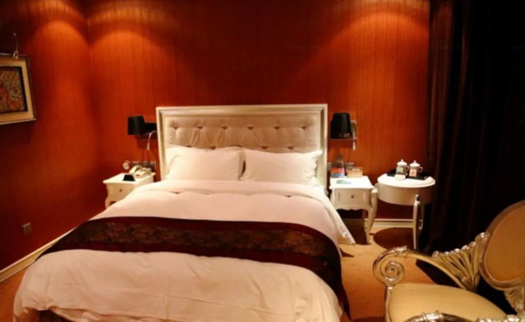 Bed in Metropark Hotel