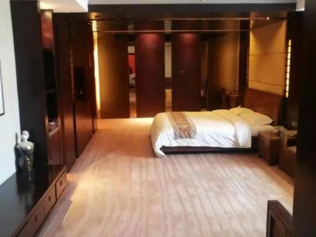 Bed in Metropark Hotel