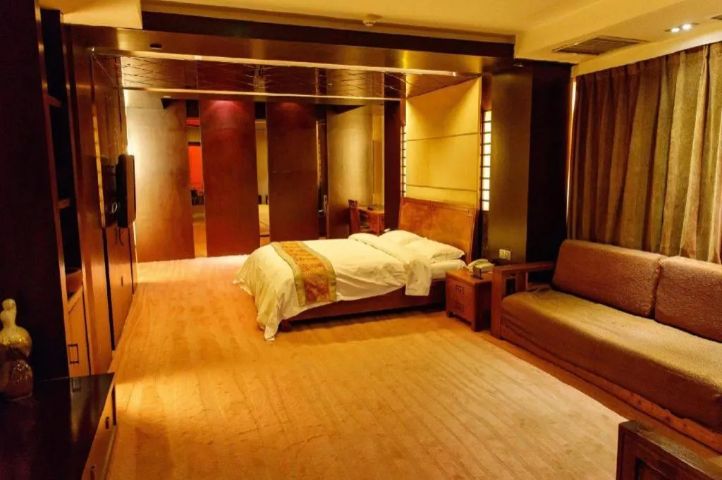 Bed in Metropark Hotel