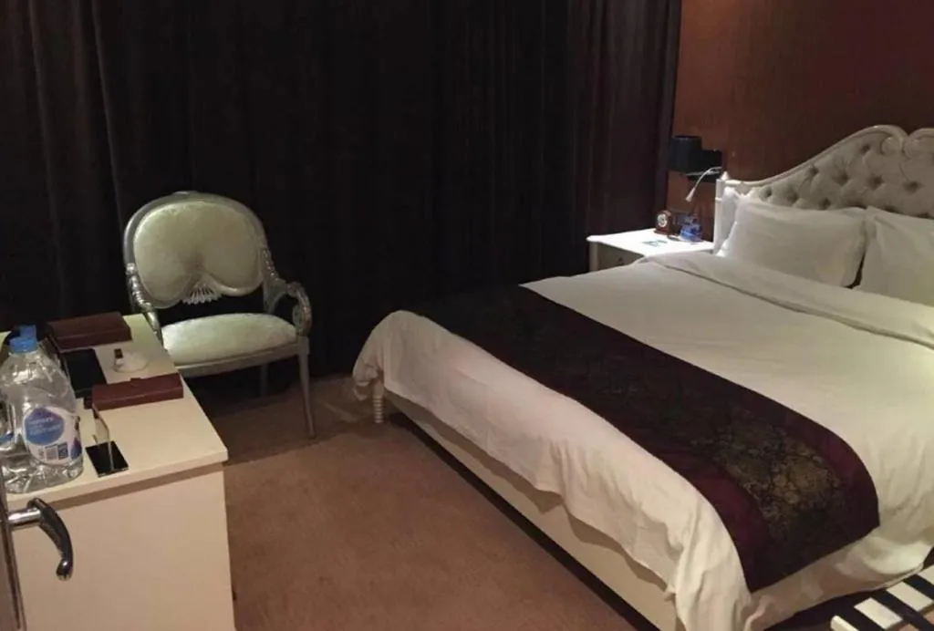 Bed in Metropark Hotel