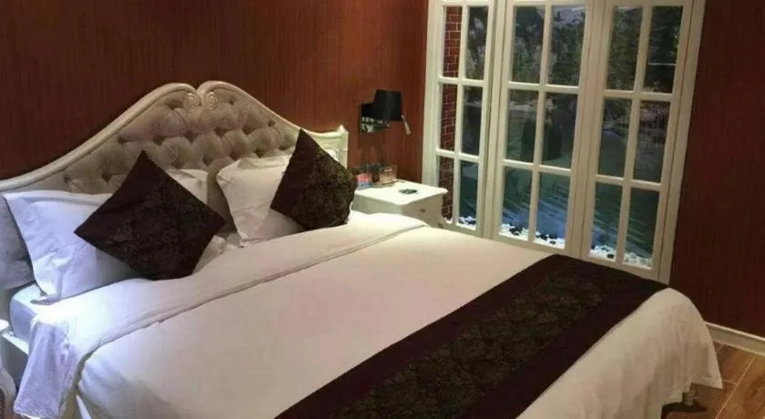 Bed in Metropark Hotel