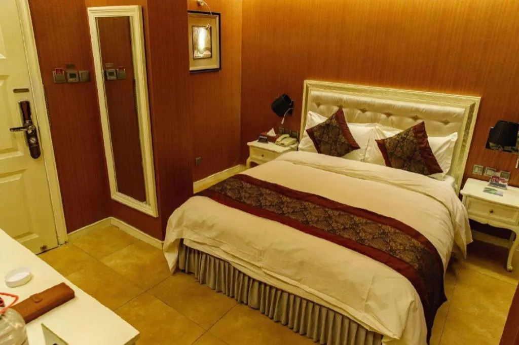 Bed in Metropark Hotel