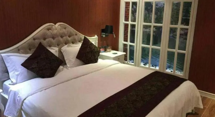 Bed in Metropark Hotel