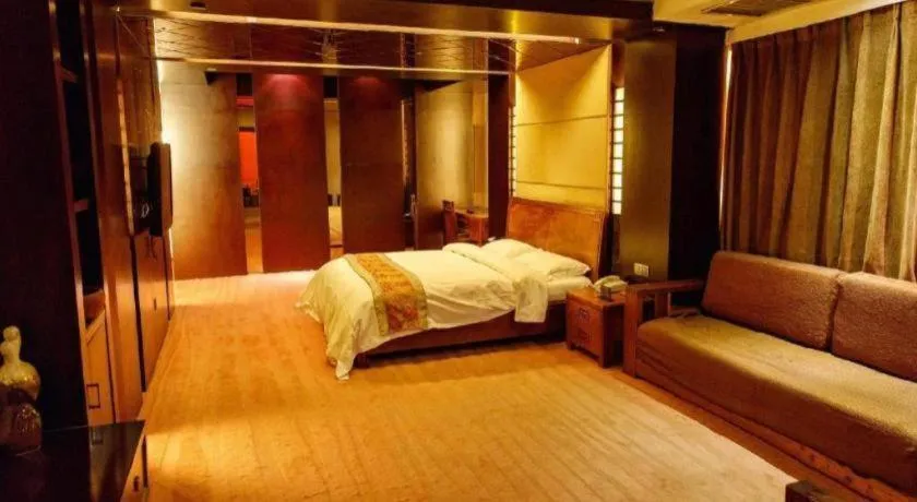 Bed in Metropark Hotel