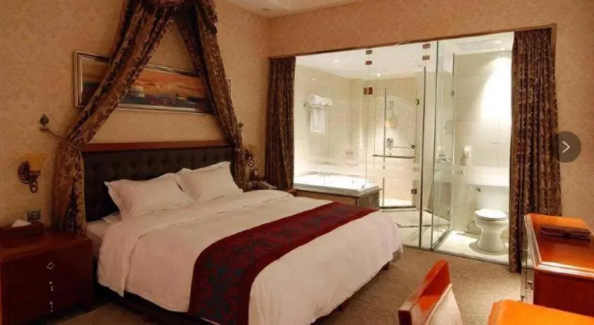 Bed in Metropark Hotel