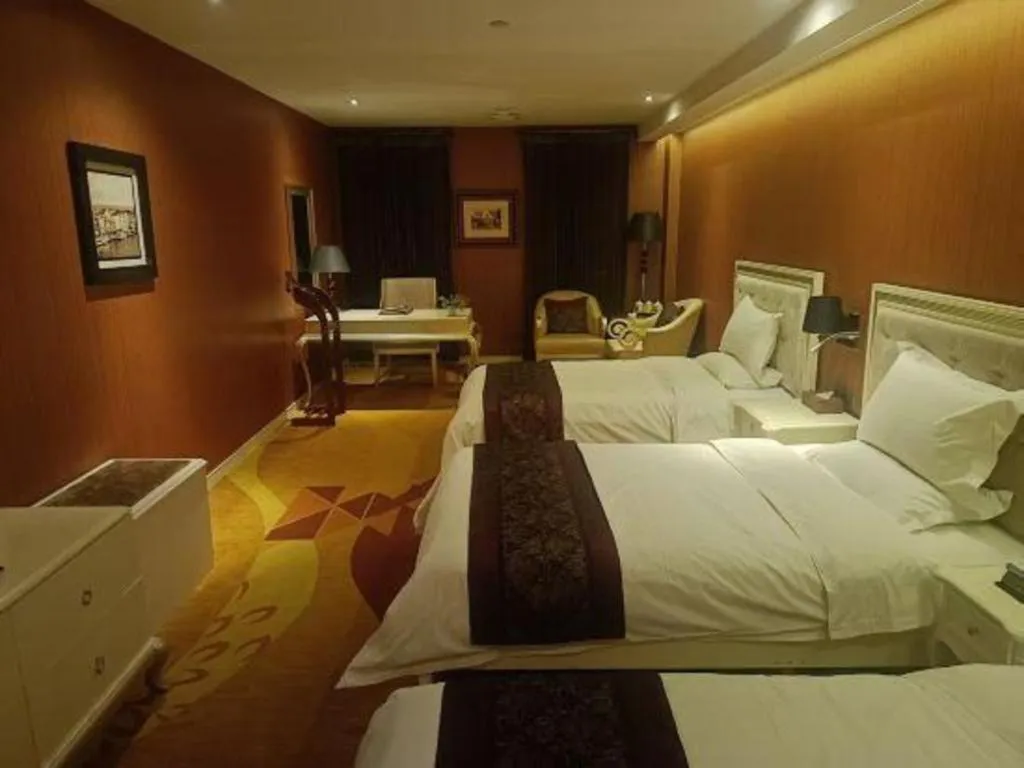 Bed in Metropark Hotel