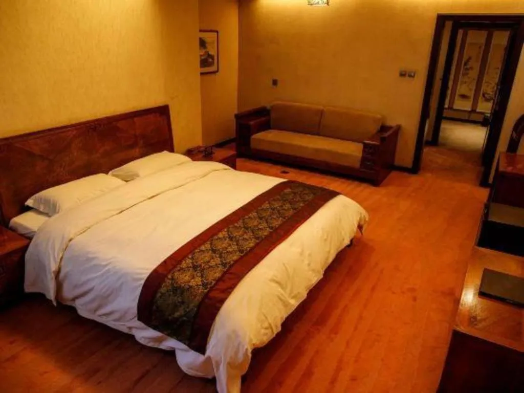 Bed in Metropark Hotel