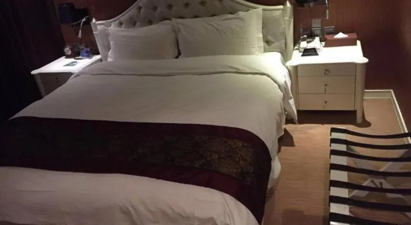 Bed in Metropark Hotel