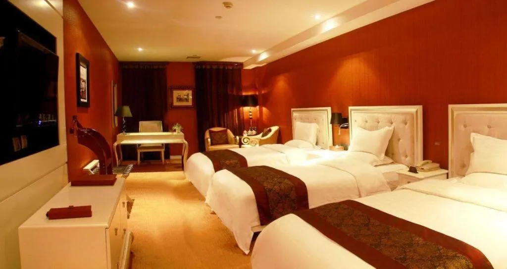 Bed in Metropark Hotel