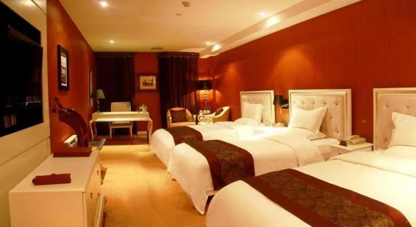 Bed in Metropark Hotel