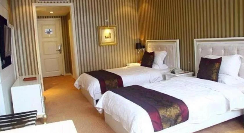 Bed in Metropark Hotel