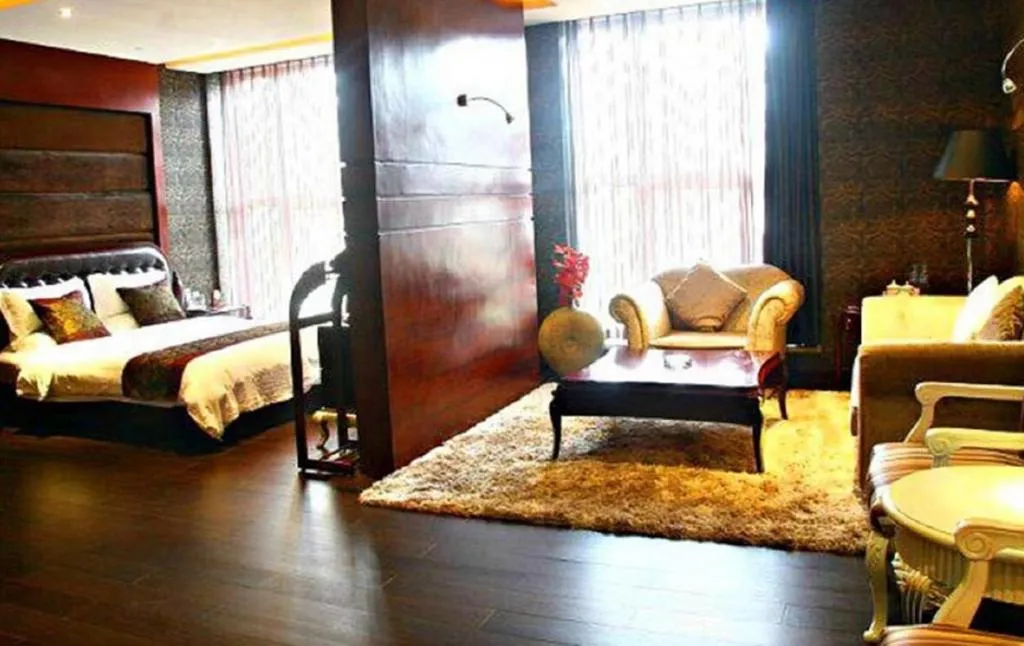 Bed in Metropark Hotel