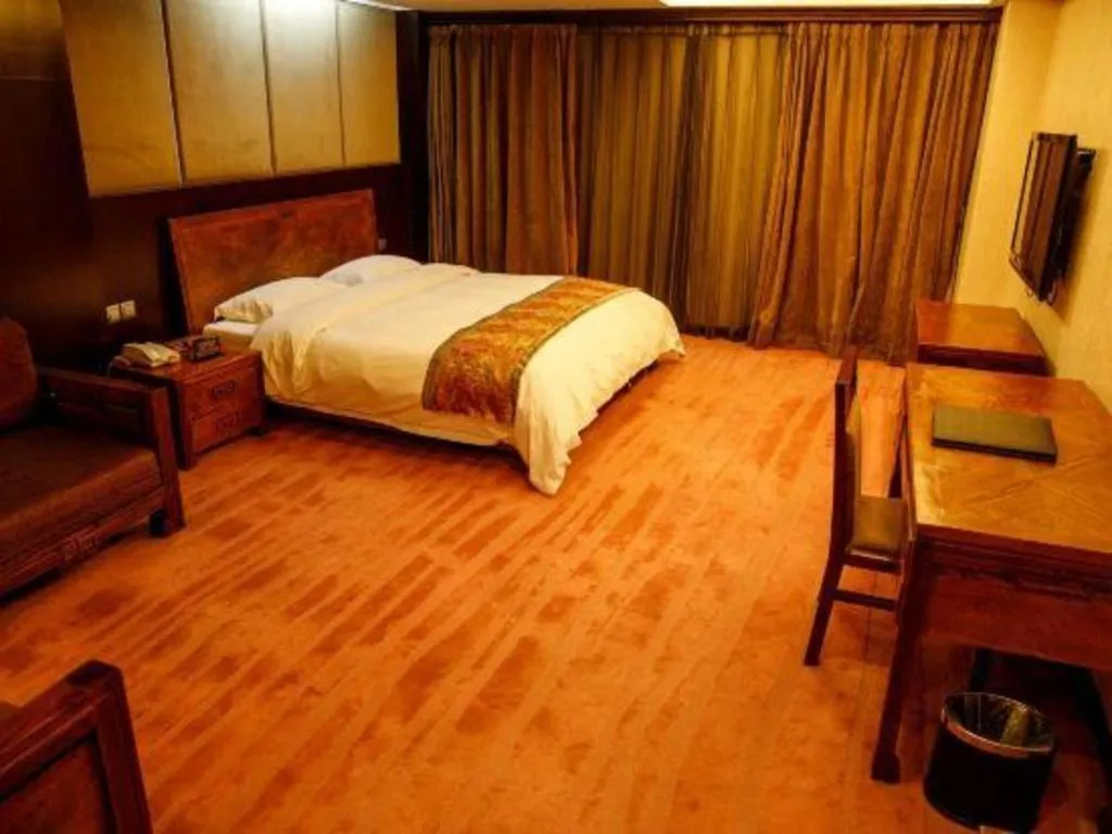 Bed in Metropark Hotel