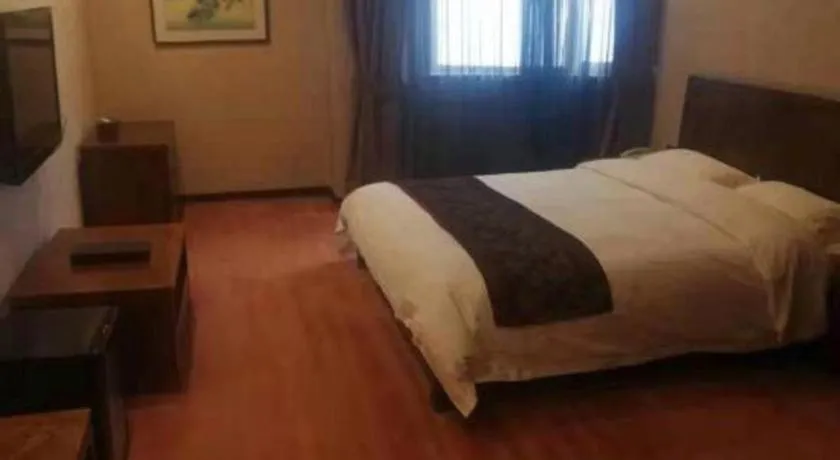 Bed in Metropark Hotel