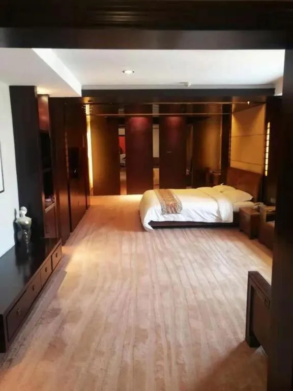 Bed in Metropark Hotel