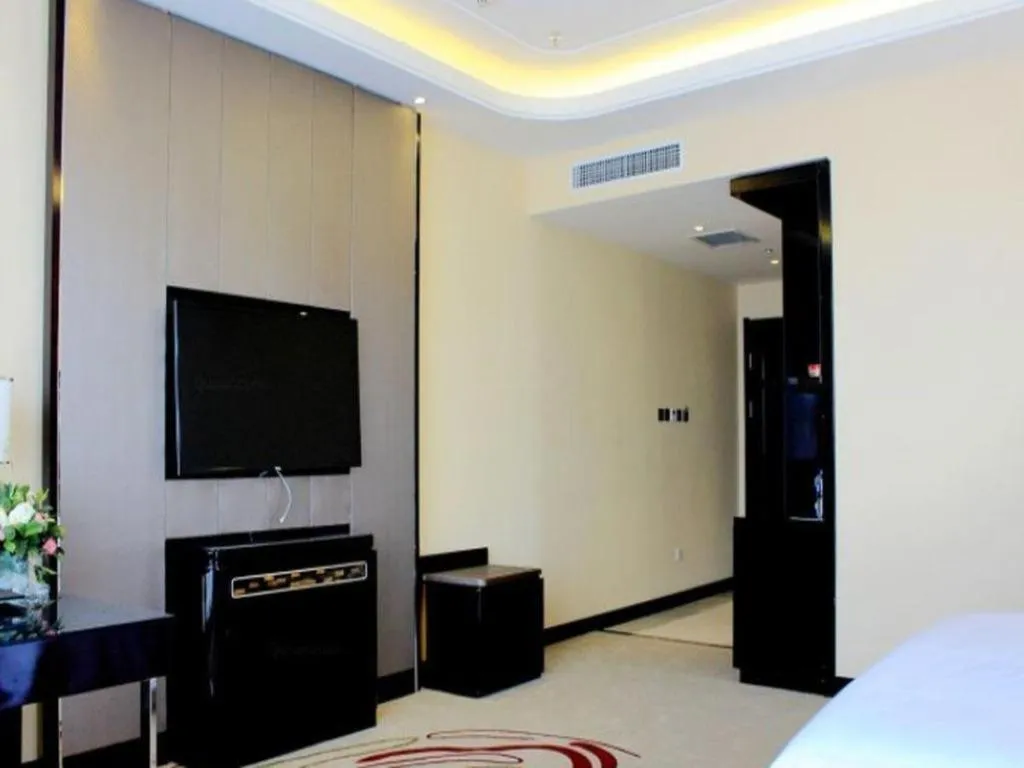 Bed in Pacific Regency Hotel Shenyang