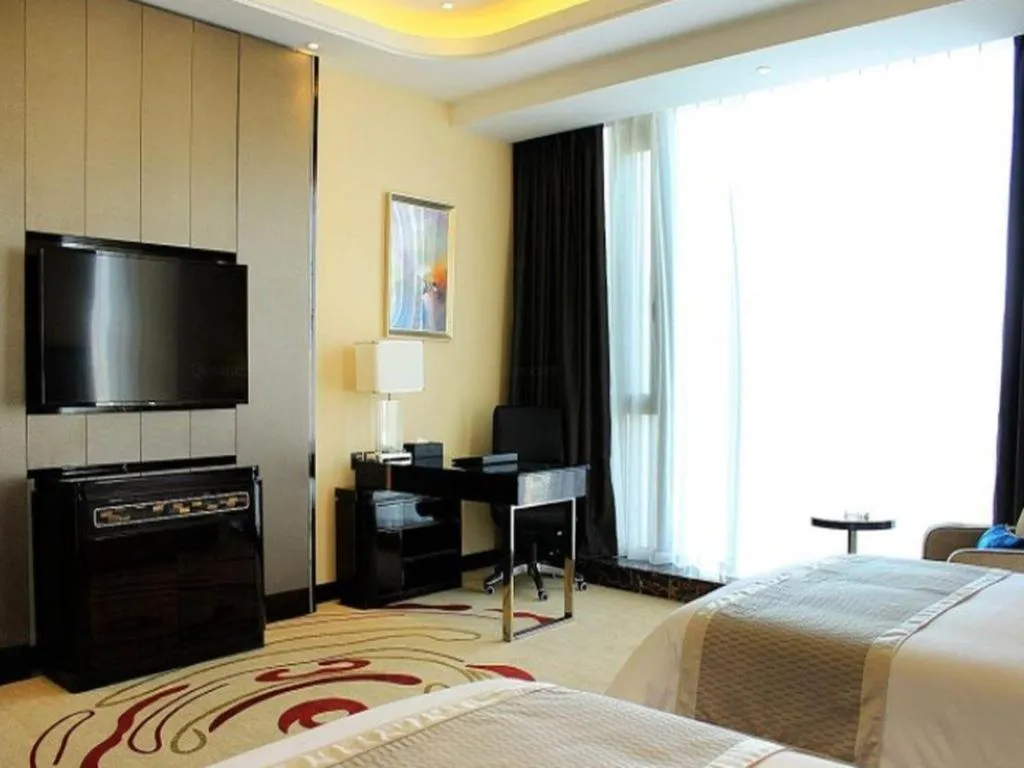 Bed in Pacific Regency Hotel Shenyang