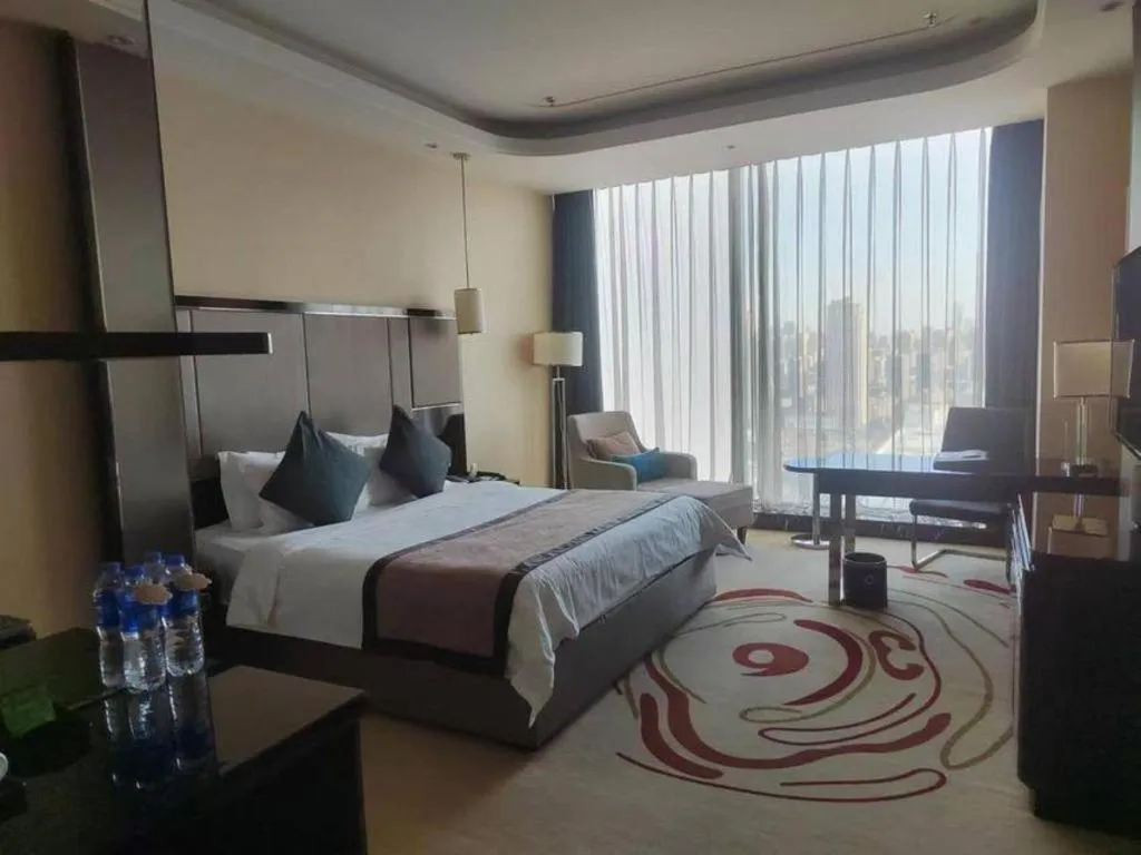 Bed in Pacific Regency Hotel Shenyang