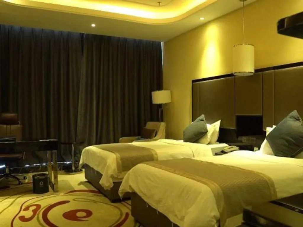 Bed in Pacific Regency Hotel Shenyang