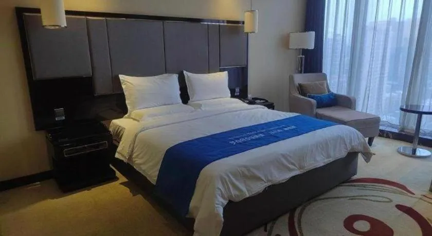 Bed in Pacific Regency Hotel Shenyang