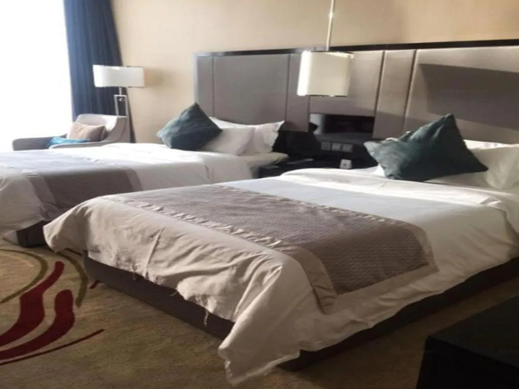 Bed in Pacific Regency Hotel Shenyang