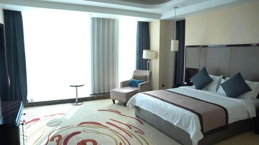 Bed in Pacific Regency Hotel Shenyang